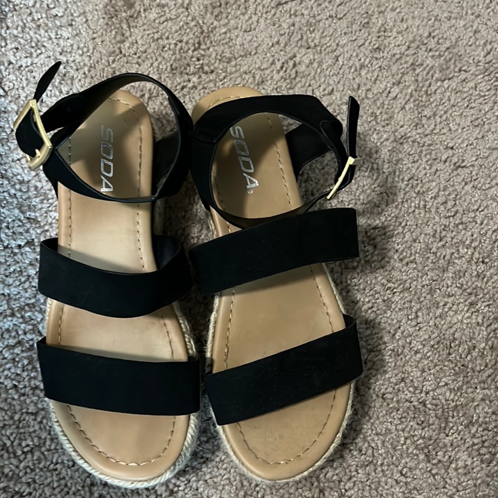 Soda platform sandals